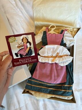 Felicity’s Town Fair Outfit - New